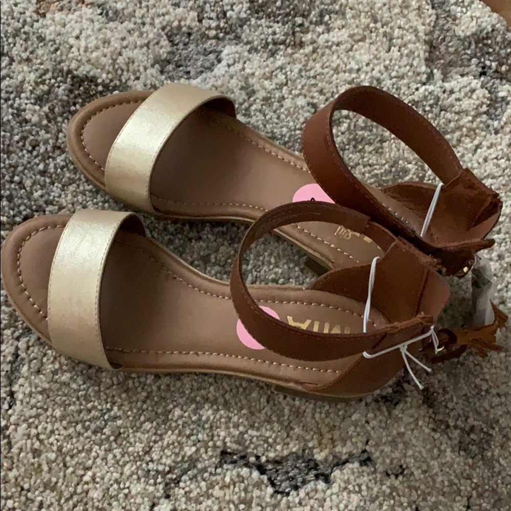 Girls shoes